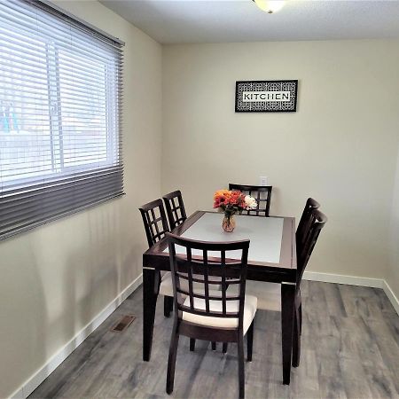 Cozy 4 Bedroom Townhouse - Peaceful Feel Of Home Winnipeg Esterno foto