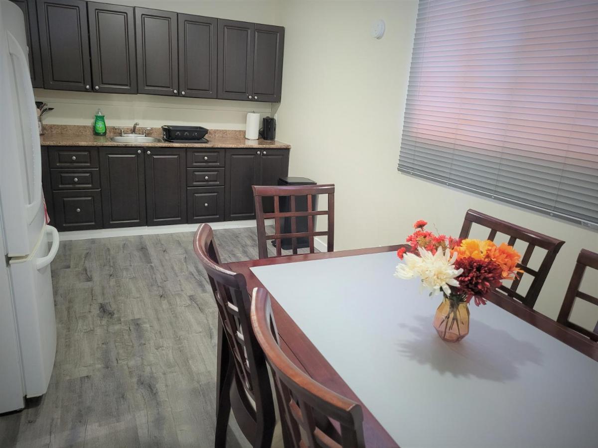 Cozy 4 Bedroom Townhouse - Peaceful Feel Of Home Winnipeg Esterno foto