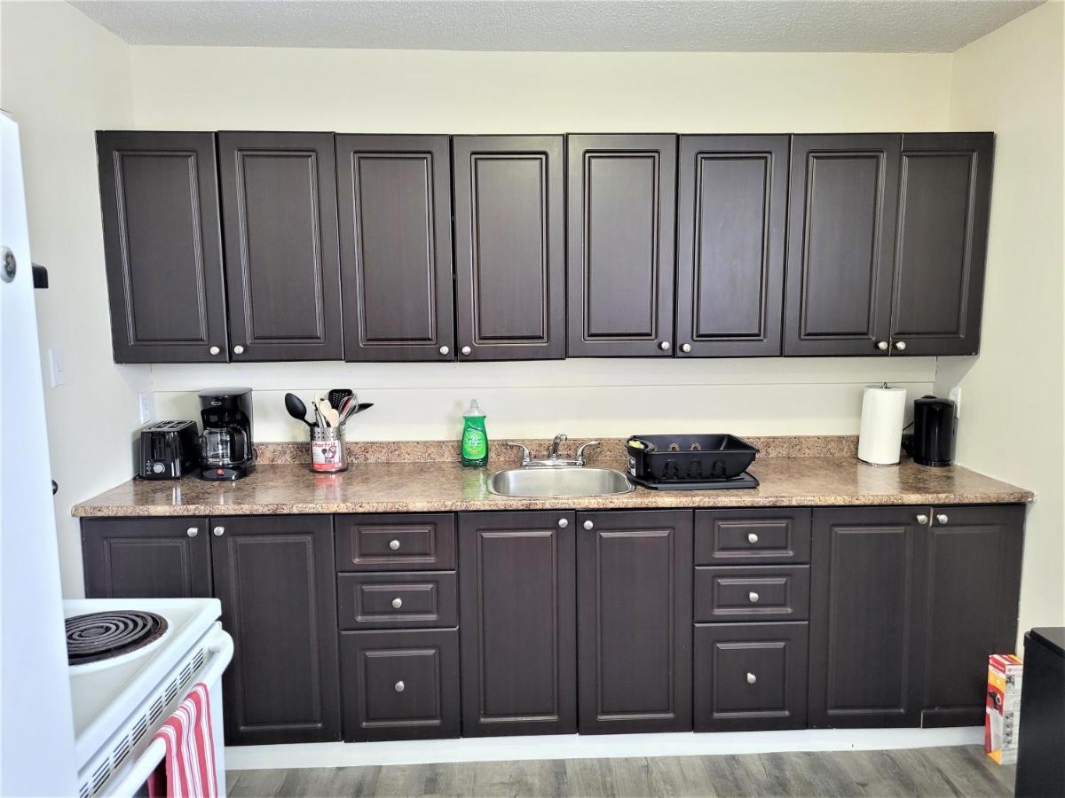 Cozy 4 Bedroom Townhouse - Peaceful Feel Of Home Winnipeg Esterno foto